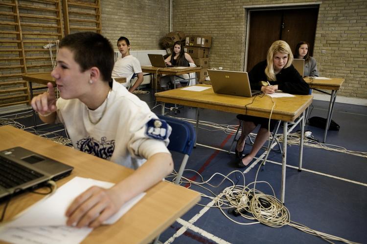 Prøve. Dansklærerforeningens formand er ikke bekymret for karaktergivningen ved den skriftlige afgangsprøve i folkeskolen. 