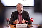 UTILFREDS. De praktiserende lægers formand, Henrik Dibbern, har ikke meget til overs for det forslag til en ændring af sundhedsloven, som regeringen har lagt frem. 