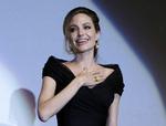ÅBENHED. Skuespilleren Angelina Jolie stod frem og fortalte i et læserbrev i New York Times, at hun har taget konsekvensen af et gen-fund og fået fjernet begge sine bryster. 