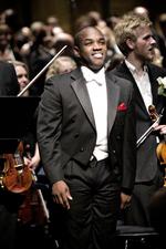 Storhed. Tenoren Lawrence Brownlees nyeste album er glødende og intenst. Her ses han i Tivolis Koncertsal i operaen 'Perlefiskerne'. 