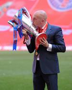 Igen. Det er anden gang Ian Holloway fører et hold op i Premier League. I 2010 stod han i spidsen for Blackpool i oprykningsfinalen. 