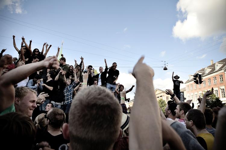 DISTORTION. Gadeprogrammet på årets gadefest velsignes med i hvert fald et par tidlige sommerdage. Og med lidt held bliver også weekenden perfekt til at hænge ud. 