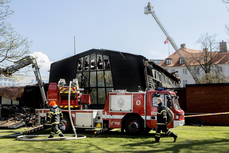Brand. Brandfolk blev udsat for asbeststøv ved slukningsarbejdet i forbindelse med branden på Frihedsmuseet. 