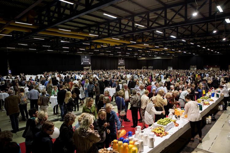 SAMMENHOLD. Odense Congress Center var fyldt til randen med praktiserende læger og deres personale i dag. 