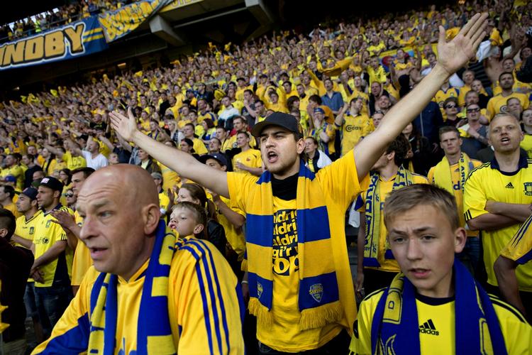 prisfald. I den kommende sæson skal lavere billetpriser trække flere tilskuere til Brøndby Stadion. 