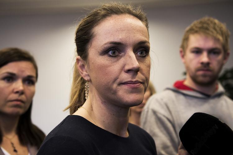 Kursskifte. Social- og integrationsminister Karen Hækkerup (S) vil kunne straffe forældre til unge kriminelle indvandrere, blandet andet ved at skære i de sociale ydelse, forældrene modtager. Men det er ikke en optimal løsning, skriver Zubair Butt Hussain. 