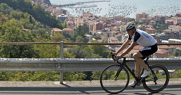 Skabsitaliener. Rolf Sørensen har boet 26 år i Toscana, hvor der næppe er det stykke asfalt, der ikke har mødt hans cykelhjul. 