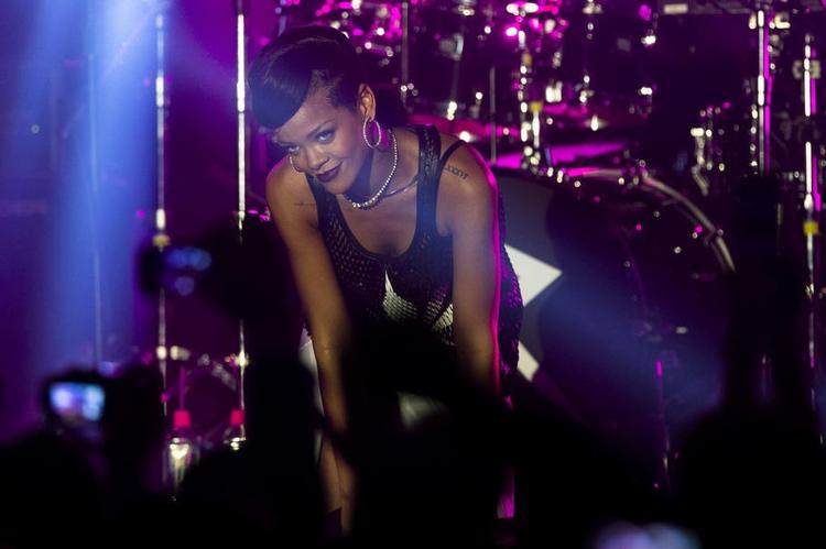 Linselus. Rihanna udgiver et album hvert år i november, turnerer konstant verden rundt og og lader sit privatliv blafre frit i den tætte strøm af billeder på Instagram. 