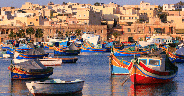 Kom for eksempel til Malta i en uge for under 3.000 kroner i skolernes sommerferie. 
