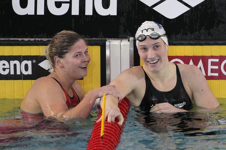 træningskammerater. I Nice træner Lotte Friis (tv.) til daglig sammen med blandt andre kortbaneeuropamesteren i 400 meter fri, Camille Muffat (th.). 