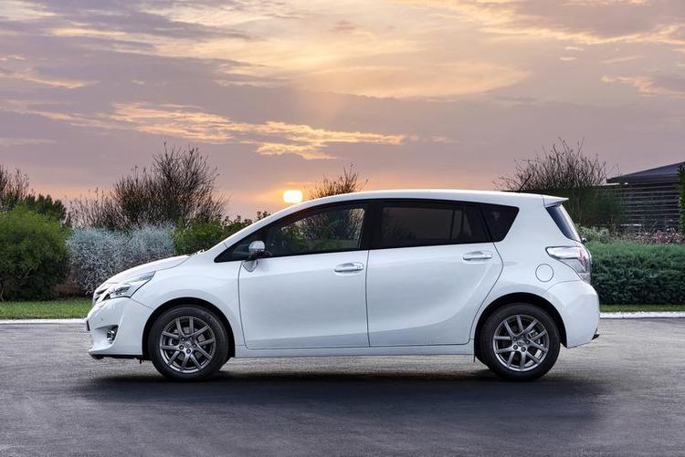 Fornyelse. Over 470 dele er udskiftet på den nye Toyota Verso, bl.a. har fronten fået et mere sportsligt snit. Foto: Toyota 