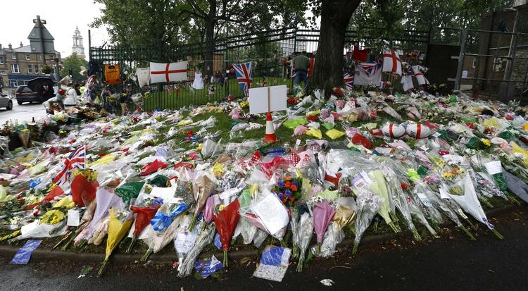Advarsel. Britiske fængselsansatte rådes til at være særligt opmærksomme efter et angreb på en fængselsbetjent, som muligvis er inspireret af mordet på soldaten i Woolwich. 