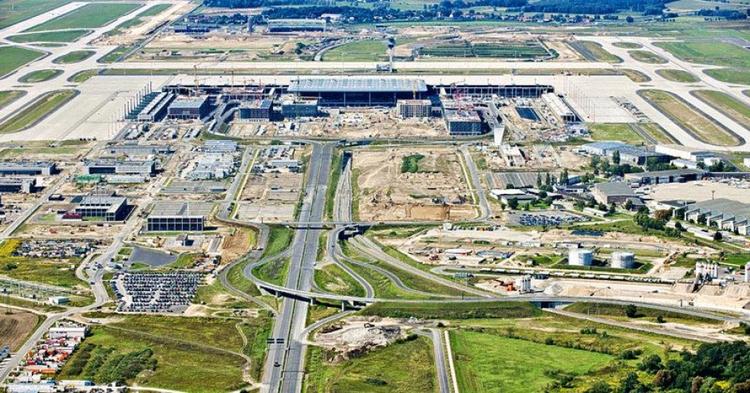 LUFTHAVN. Når Berlins forsinkede lufthavn åbner i 2013, lukker Tegel i den nordvestlige ende af Berlin. 