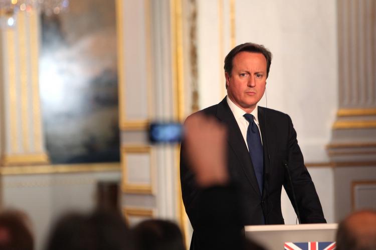 Drab. Vi skal blive bedre til at forstå - og altså ikke vise forståelse for - hvorfor ekstremister kan finde på at myrde for en sag, skriver Zubair Butt Hussain, der roser den britiske premierminister Camerons håndtering af terroranslaget i London forleden. 