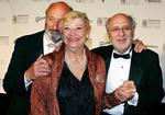 Politisk. Peter Yarrow(th.) engagement gav trioen Peter, Paul and Mary betydning ud over det musikalske. Her i 2008 ved åbningsceremonien for Songwriters Hall of Fame i New York. Mary Travers døde i 2009. 