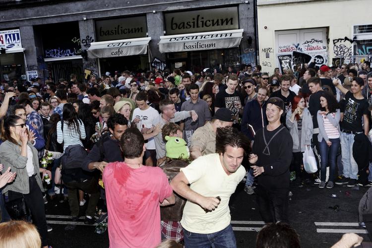 Distortion. Gadefestivalen Distortion blev i aftes skudt i gang på Nørrebro. 