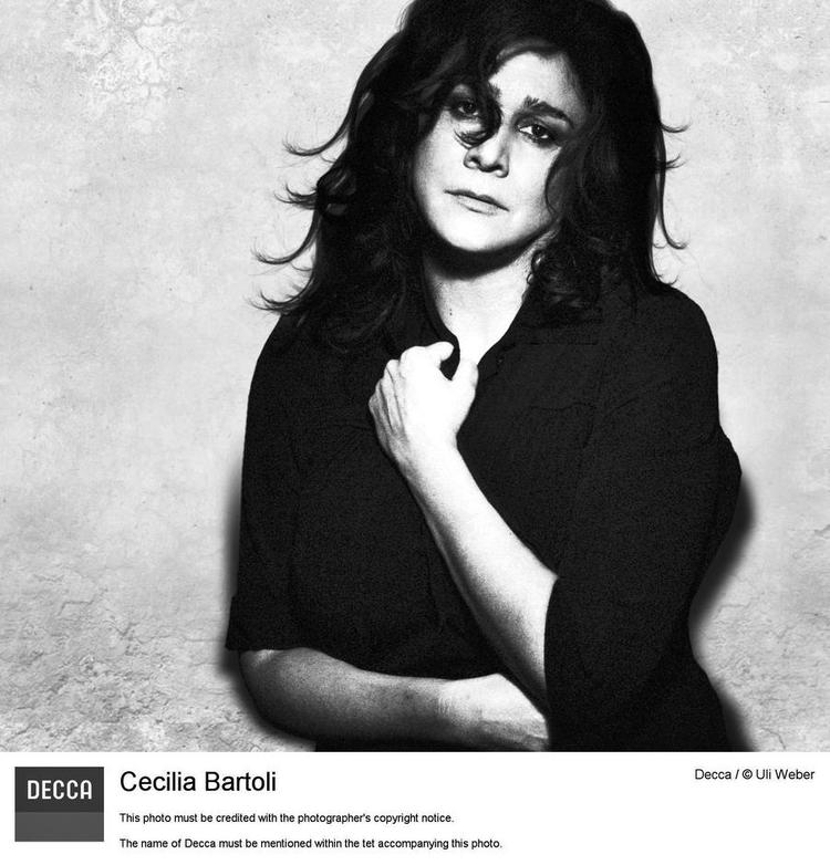 Tolkning. Pladeselskabet slår i lanceringen af den nye 'Norma' på, at Cecilia Bartoli og udgivelsen i det hele taget trækker titelfiguren ned på jorden og gør hende menneskelig. 