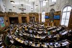 debatform. Dagens afslutningdebat i Folketinget var præget at poltikere, der havde tralvt med at taste beskeder. 