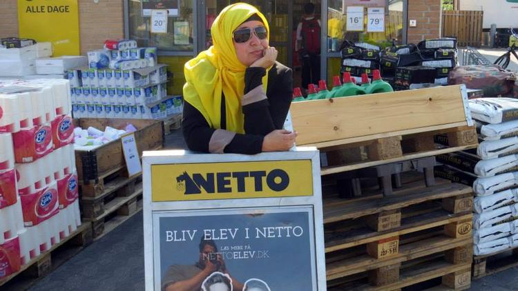 GLÆDE. Safia Aoude, der tidligere kaldte til boykot af Netto, Bilka og Føtex, glæder sig nu til at handle i Dansk Supermarkeds butikker igen, efter de har tilladt medarbejderne at bære tørklæde. 