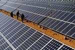 SOLCELLE-SAGEN. Læs om hvad problemet egentlig er med de der 400 kilowatts solcelleanlæg og forstå smuthullet i loven. 