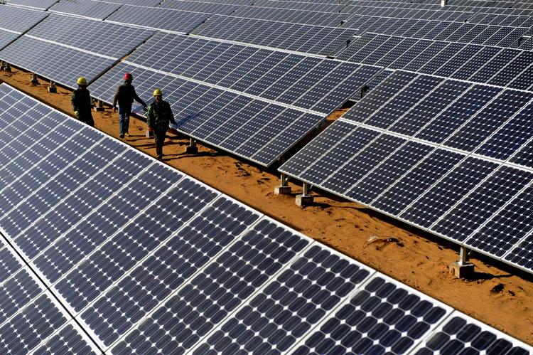SOLCELLE-SAGEN. Læs om hvad problemet egentlig er med de der 400 kilowatts solcelleanlæg og forstå smuthullet i loven. 