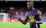 kræftramt. Eric Abidal fik comeback i april og viste bagefter kampen mod Mallorca en t-shirt med påskriften »tak til min fætter«. Franskmandens fætter havde doneret et stykke af sin lever til en levertransplantation. 