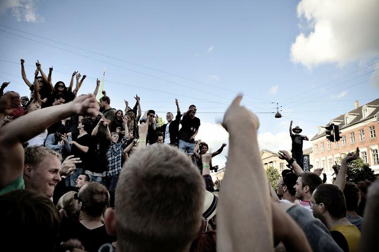 Helikopterstøj. Adskillige borgere har klaget over larm fra helikoptere i forbindelse med Distortionfestivallen i Københvan. 