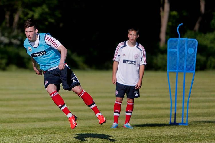 fremadstormende. Pierre-Emile Højbjerg (tv) er ved at bide sig fast i Bayern München. 