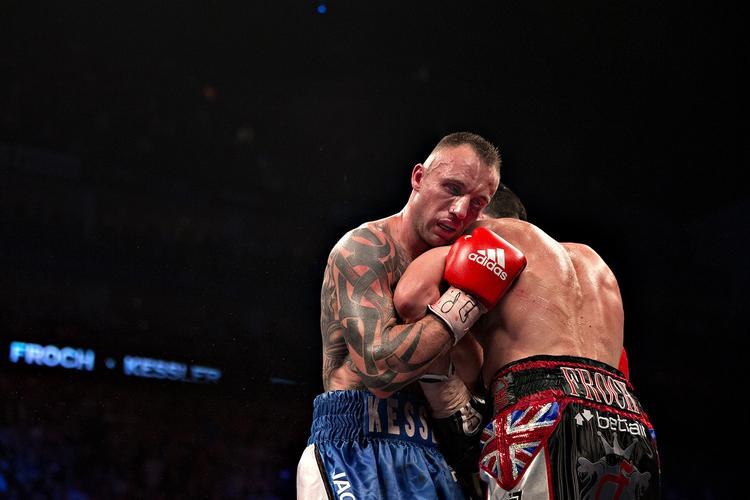 fremtid. Mikkel Kessler (tv) tabte på point mod Carl Froch og ser ud til at gøre alvor af sin trussel om et karrierestop. 
