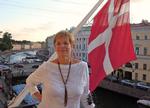 Suveræn. Rikke Helms i sit eget lille kongerige i Skt. Petersborg, hvor hun og Det Danske Kulturinstitut nu på 10. år residerer med en meget smuk udsigt. 