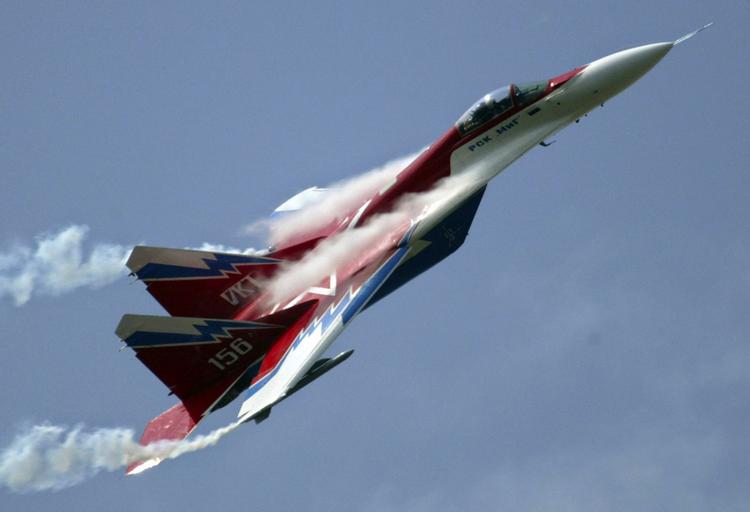 VÅBENLEVERANCE. Rusland vil sende MiG-29-kampfly til Syrien. Her ses flytypen under et luftshow på Zhukovskij-flyvestationen ved Moskva. 