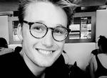 20-årige Louis P. Larsen er glad for, at han stod frem og fortalte om dårlig behandling på jobbet. 