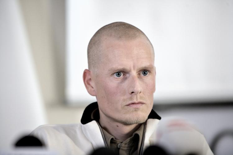 Uenighed. Danmarks Cykel Union er stærk utilfredse med, at Michael Rasmussen har fået tilladelse af Danmarks Idræts-Forbund til at varetage kommercielle arbejdsopgaver for firmaholdet Christina Watches-Onfone. 