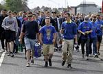 trofaste. Brøndby-fans på vej til udekampen mod Horsens, hvor Brøndby reddede tilværelsen i Superligaen. 