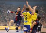 finaleklar. Jesper Nøddesbo (th) står klar til at modtage bolden på stregen i et Barcelona-angreb i semifinalen. 