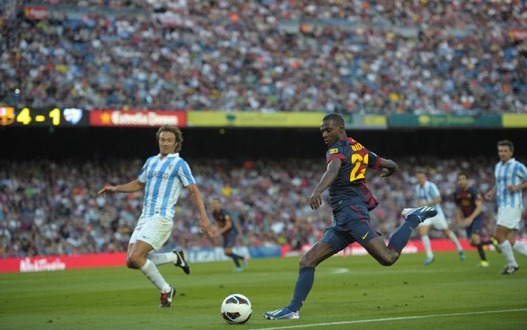 Foran. Barcelona vinder Primera Division med et forspring på 15 point ned til Real Madrid. 