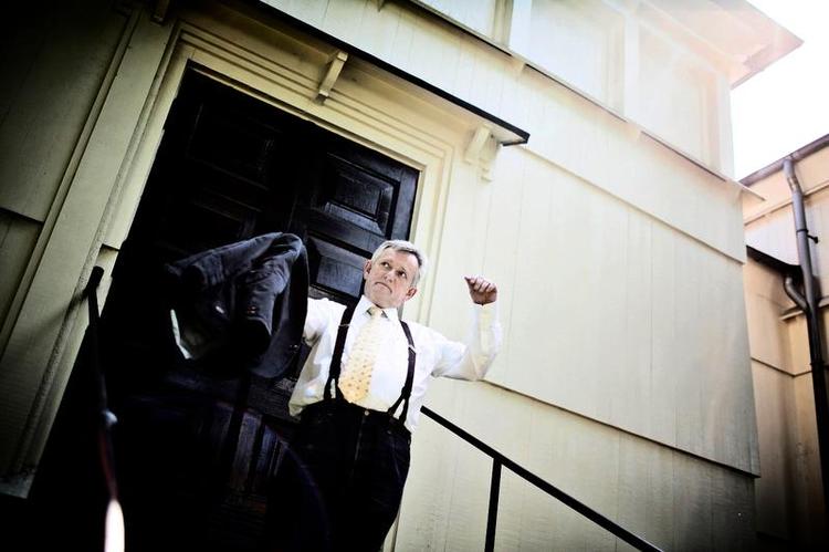 Formel. Søren Ulrik Thomsen bærer altid jakke, hvid skjorte og slips. Selerne er særligt vigtige. 