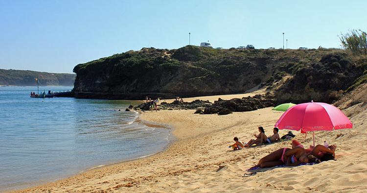 FÅ. Mens de officielt registrerede hoteller i Algarve sidste år fik besøg af 18.341 danske gæster, overnattede kun 1.960 på Alentejos, viser tal fra Portugals nationale turistorganisation. 