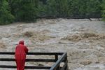 FOSSEN. Sædvanligvis er Salachfloden i Østrig et stille vand, men de ekstreme nedbørsmængder har fået den til at vise tænder. 
