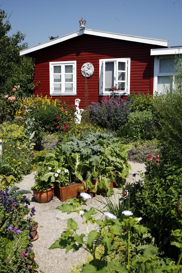 Kolonihave. Det skal nu være muligt, at sælge et kolonihavehus til under markedspris. 