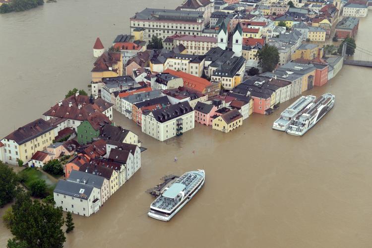 Oversvømmelser. I Passau i Tyskland er vandet steget til det højeste niveau i 500 år. 