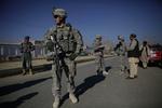 Tilbagetrækning. Lederen af en afghansk selvtægtsmilitse advares om, at hans hævntogt mod Taleban kan underminere autoriteten hos de lokale sikkerhedsstyrker, som skal tage over, når de vestlige tropper forlader landet. 
