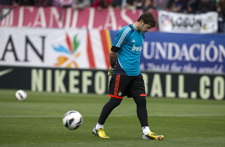 forbigået. Trods titlen i år som verdens bedste målmand, har Iker Casillas ikke fået meget spilletid i Real Madrid-målet på det seneste under træner José Mourinho. 