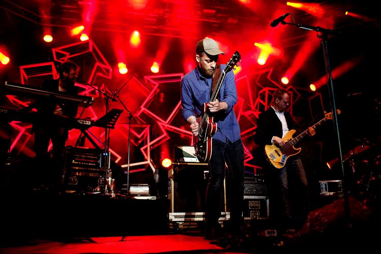 fredagsrock. Kasper Eistrup og Kashmir dukker op i stedet for Private, når der er fredagsrock fredag aften i Tivoli. 