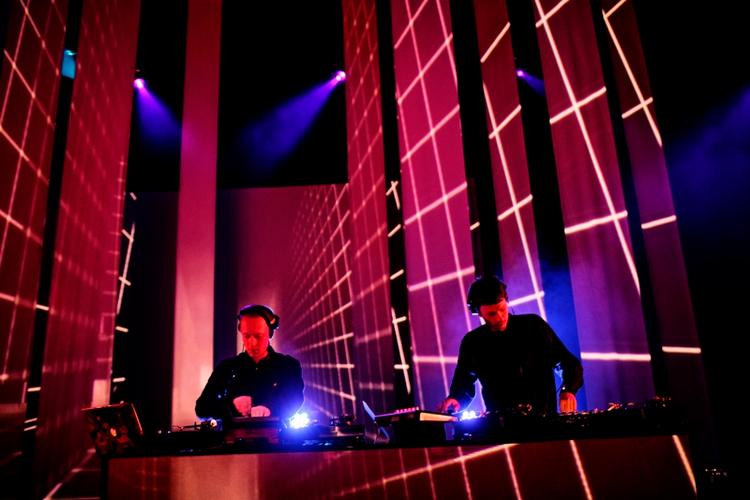 Samplingkonger. Den Sorte Skole er netop føjet til årets Roskilde-program, hvor duoen skal forsøge at leve op til det brag af en koncert, den leverede på festivalen tilbage i 2010. 