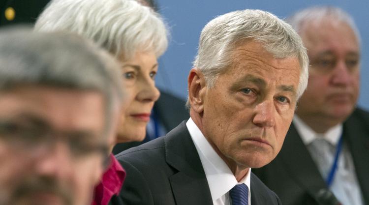 FORsvar. Natos forsvarsministre, her Chuck Hagel fra USA, diskuterer i Bruxelles, hvordan alliancen kan hjælpe lande, der bliver udsat for hackerangreb. 