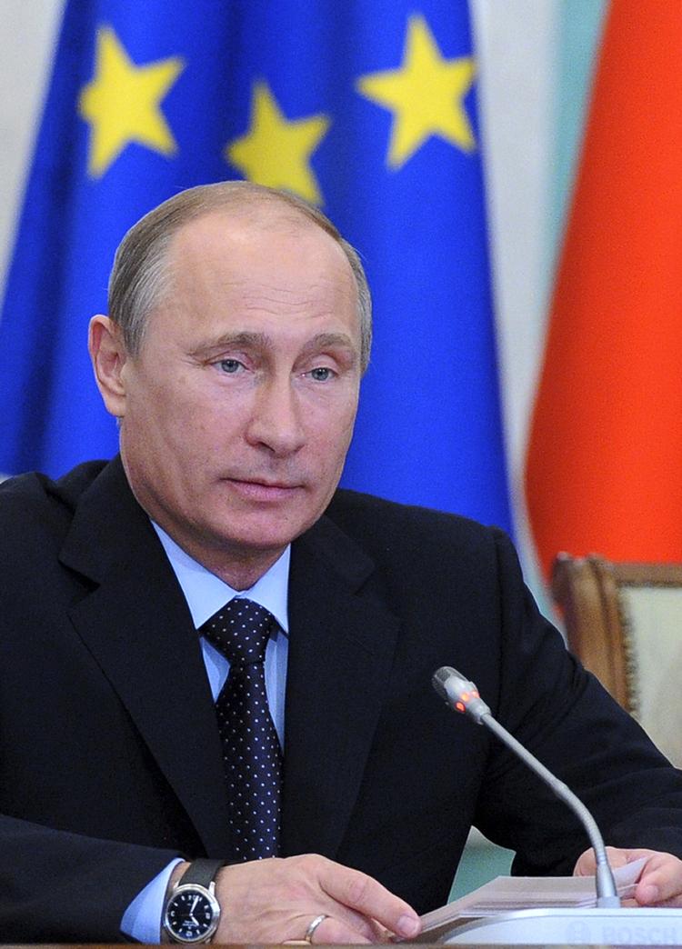 Våbenlevering. »Vi ønsker ikke at rokke ved balancen i regionen«, siger Putin om grunden til, at Rusland endnu ikke har afsendt raketter til Syrien. 