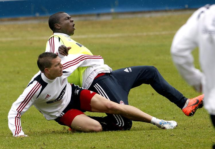 Landshold. Agger og Okore (th) under en træning med nationalmandskabet. 