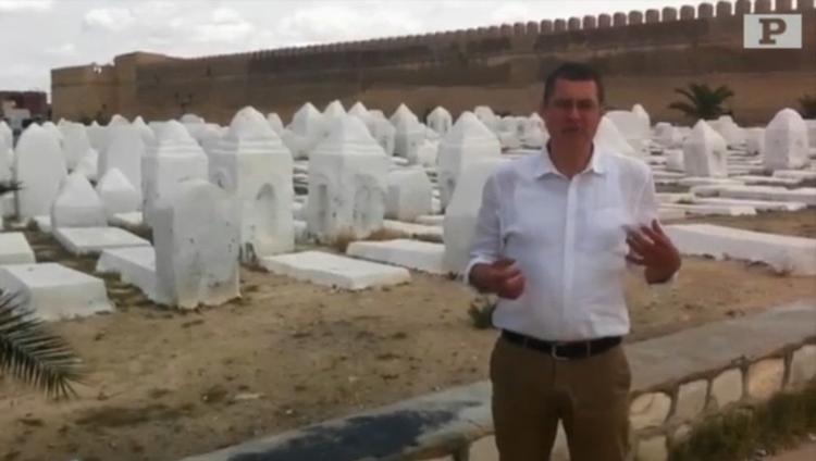 Besøg. Politikens udlandsredaktør har besøgt åstedet for gerningen, der fik alverdens medier til at interessere sig for Tunesiens helligste by, Kairouan. 