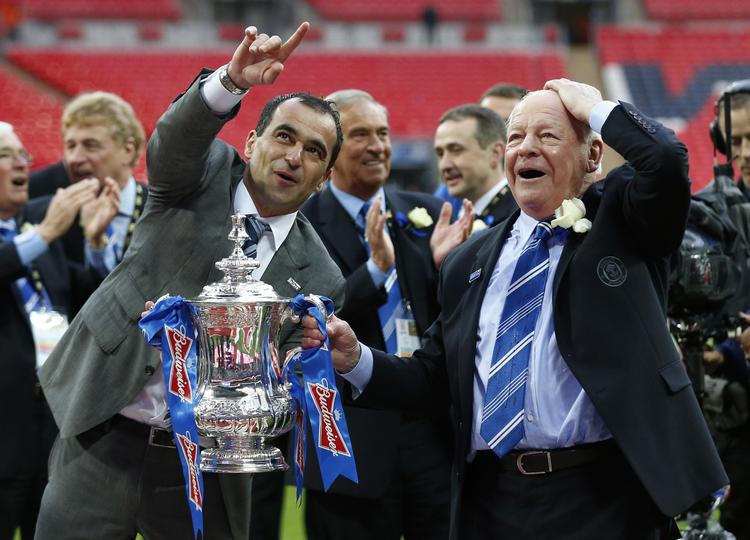 Everton. Med sine 39 år bliver Roberto Martinez (tv) en af de yngste managers i Premier League. Han indledte trænerkarrieren i Swansea, hvor han også spillede tre sæsoner, i 2007. 
